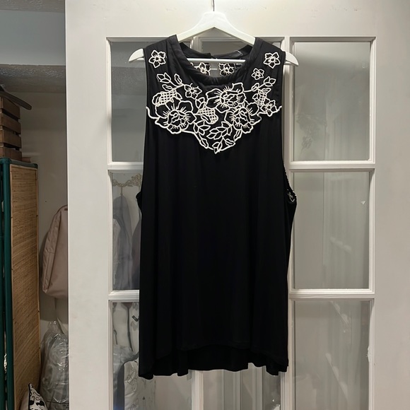 Torrid black embroidered tunic tank - Picture 5 of 8